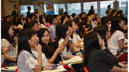 Teachers having a discussion about the e-learning tasks recommended by Dr Sze