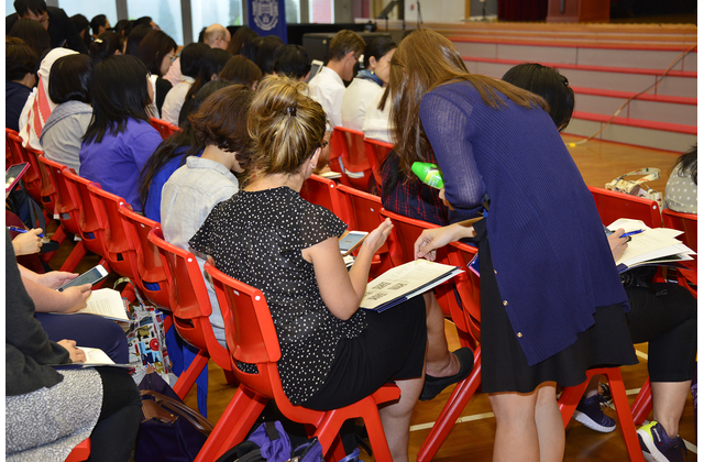 OUP staff showing teachers how to log in to an e-learning platform