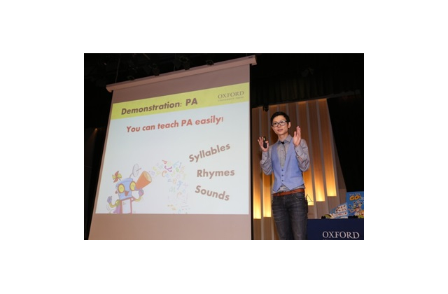 要小朋友學好英語拼音(Phonics)，要先打好他們音韻覺識能力的基礎，加強小朋友聆聽和辨音的能力。Get Set, Go! Oxford English今年亦新增了相關的活動工作紙和教學手冊，供老師參考。