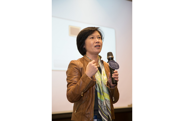 牛津大學出版社香港區總經理吳薇薇女士分享她對電子教學的看法。