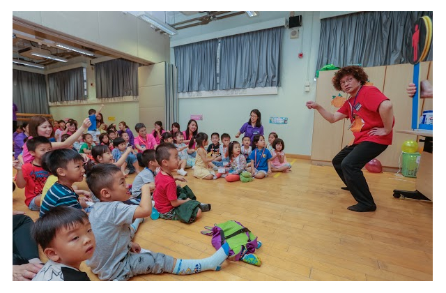 小寶爺爺用生動有趣的方式跟小朋友講生命教育故事