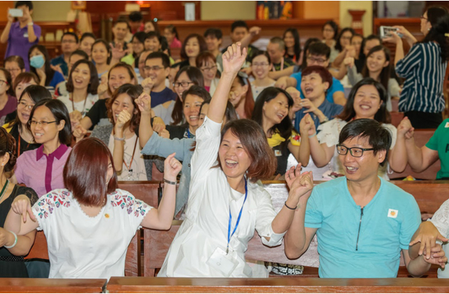 出席兩場工作日營的家長均十分投入