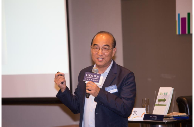 Dr Sze demonstrated a lively way of learning English.