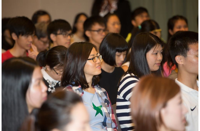 The audience listened to the seminar with great interest.