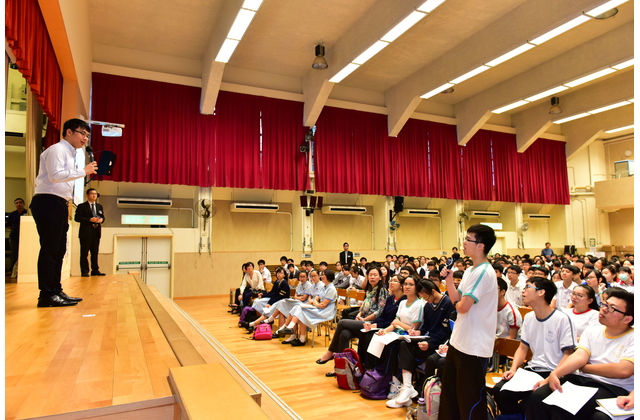 Theodore answering a student's questions during the Q&A session.