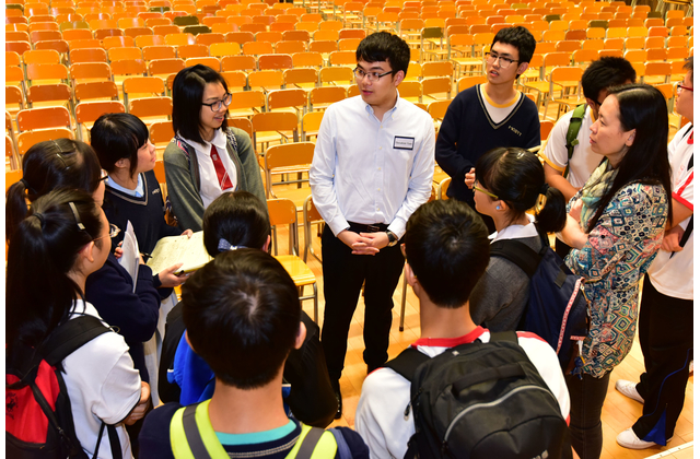 Theodore answering students' individual questions after the workshop.