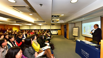 Dr Sze sharing his tips on enhancing students’ grammar sense.