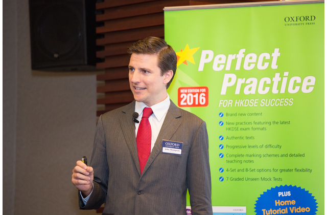 OUP Senior Editor John Thompson introduced the new edition of Oxford Essential and Oxford Advanced HKDSE Practice Papers and their latest e-learning components.