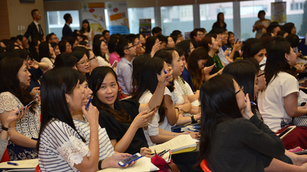 Teachers having a discussion about the e-learning tasks recommended by Dr Sze