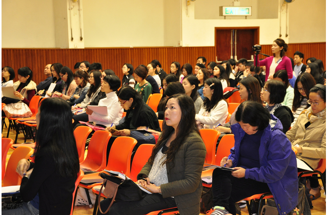 Teachers taking a closer look at apps featured in the workshop