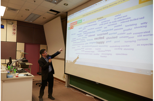 Dr Wilton Fok, Director of HKU e-Learning Development Laboratory, talking about the application of iClass