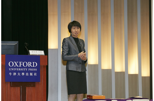 牛津大學出版社幼兒教育部顧問鄺雯思小姐,為幼教同工簡介本社為學校提供的支援服務。 牛津大學出版社幼兒教育部顧問鄺雯思小姐,為幼教同工簡介本社為學校提供的支援服務。