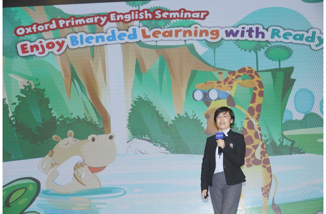 General Manager of Oxford University Press (China) Ms Mei Mei Ng sharing with the audience her path in learning English.