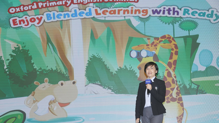 General Manager of Oxford University Press (China) Ms Mei Mei Ng sharing with the audience her path in learning English.