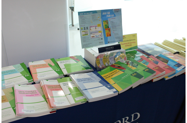 牛津高中《新世代數學》第二版的各項配套齊備,完整配合老師教學。 牛津高中《新世代數學》第二版的各項配套齊備,完整配合老師教學。