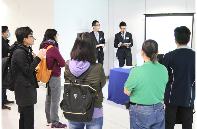 研討會前,編輯部代表與老師進行互動交流。 研討會前,編輯部代表與老師進行互動交流。