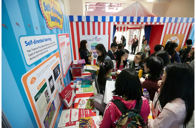 Teachers reading our new series New Treasure Plus (Second Edition) before the seminar