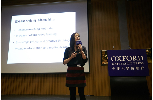 Ms Si Wing Ng sharing with teachers what e-learning should be like in English classrooms