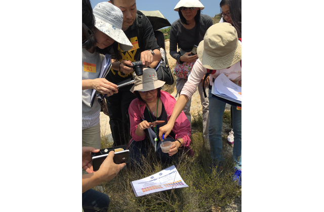 參與老師親身嘗試動手進行一連測試和實驗