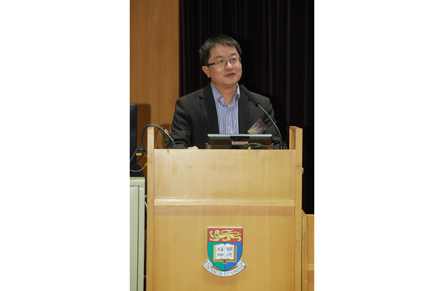 Dr Wilton Fok talks about the future development of e-learning in his welcoming speech.