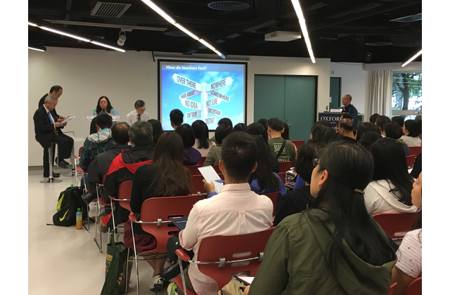 活動期間，《高中地理考察與評估練習》作者與老師互動交流，氣氛融洽