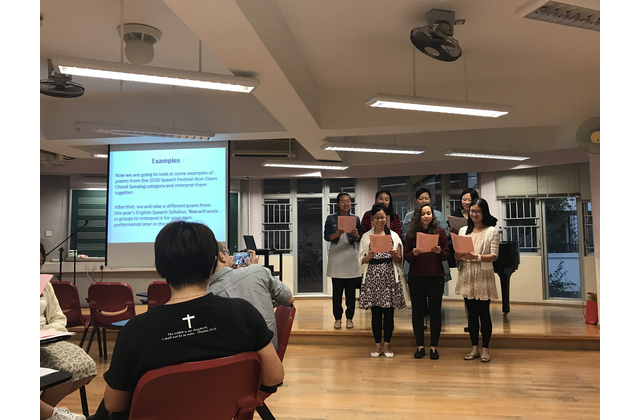 Teachers demonstrate how their group discussion facilitates the performance on stage.