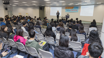 香港大學教育學院鄭文偉博士親臨分享科學科的發展趨勢。