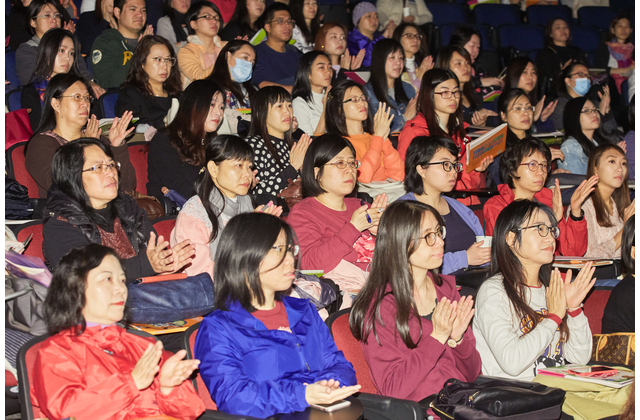 Teachers respond to the seminar enthusiastically.