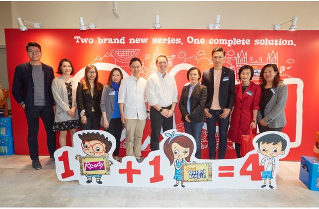 A group photo with guest speakers, MC, Ms Ng Mei Mei (General Manager of OUP), Ms Christine Chau (Publishing Director of OUP) and ELT editorial team.