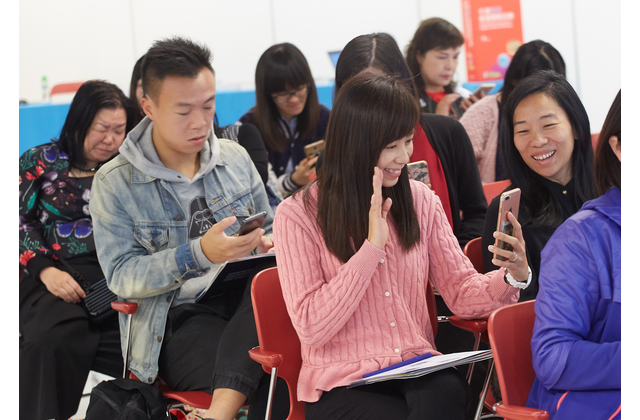 Teachers having fun during the interactive portion of Dr Sze and Ms Leung’s sharing 