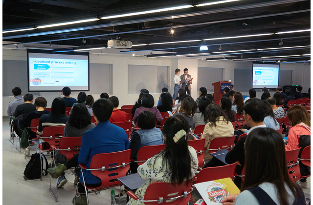 The Editorial team explaining the new advanced process writing approach in Oxford English (Second Edition)