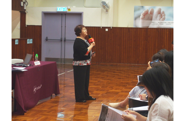 全玉莉老師在工作坊上深入分享普通話朗誦技巧